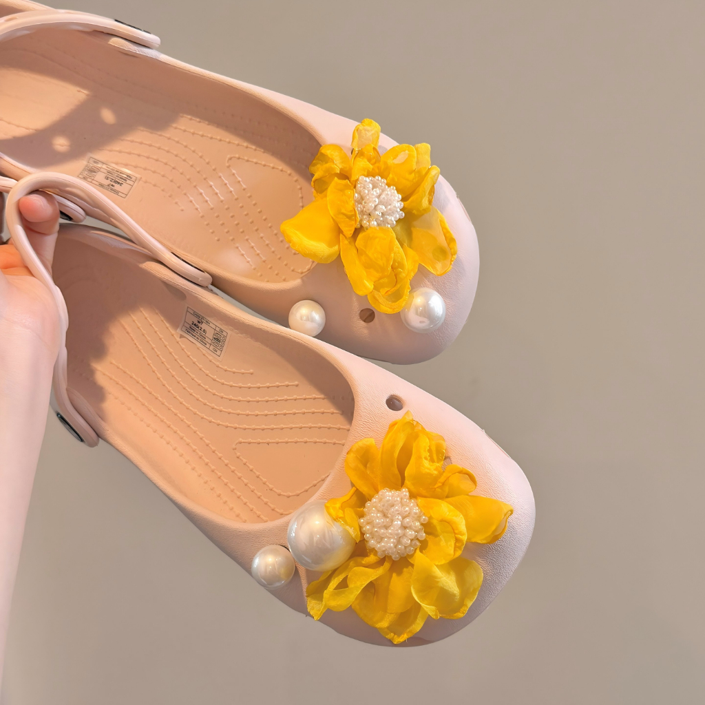 Phụ Nữ Bé Gái Trẻ Em Tắc Sandal Giày DIY Quyến Rũ Phong Cách Cổ Tích Hoa Vàng Mặt Dây Chuyền Nút Lỗ Giày Trang Trí Bộ Phụ Kiện Quà Tặng