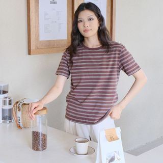 Áo thun nữ sọc caro dáng rộng, cổ tròn thoáng mát phù hợp mặc hàng ngày mùa hè