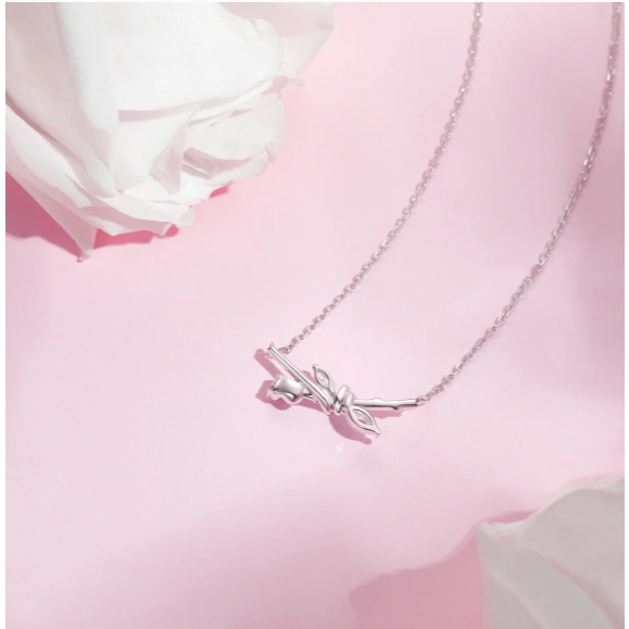 🌹Star's Pick🌹FANCIME“Rose Lovers” Dây chuyền bạc Sterling hình trái tim hoa hồng thắt nút-Vòng cổ nam Vòng cổ nữ -Dây chuyền bạc nữ Charm-Xương đòn tối giản-Mặt dây chuyền-Sinh nhật-Ngày lễ-Kỷ niệm-Đám cưới-Tụ họp-Hẹn hò-Quà tặng cho cô ấy-Cho bản thân