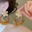 Bông tai thả vòng hoa vàng và nhựa, phong cách Hàn Quốc cổ điển cho nữ