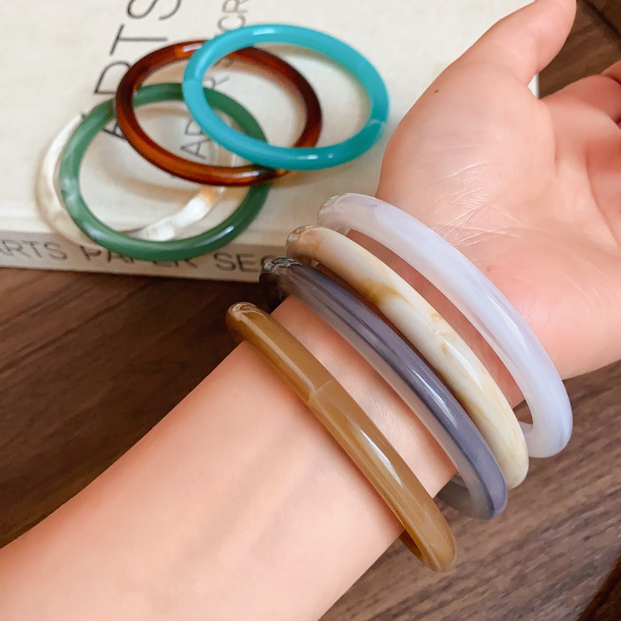 Vòng tay nữ thời trang cổ điển, chất liệu nhựa acrylic mịn