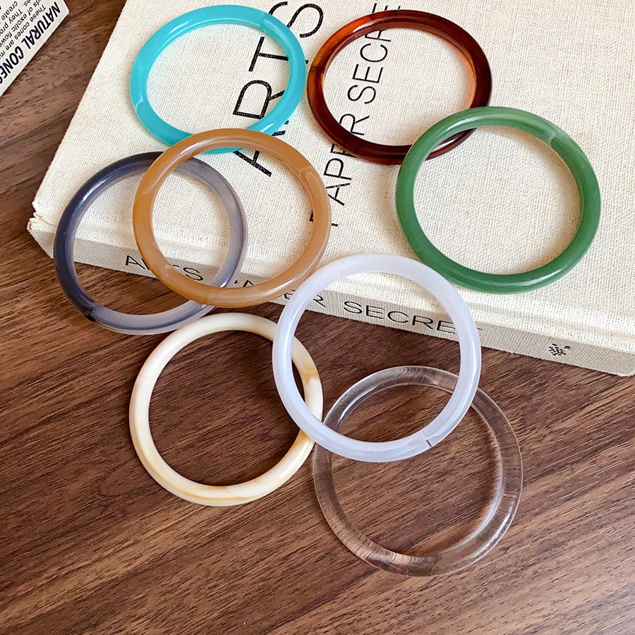Vòng tay nữ thời trang cổ điển, chất liệu nhựa acrylic mịn