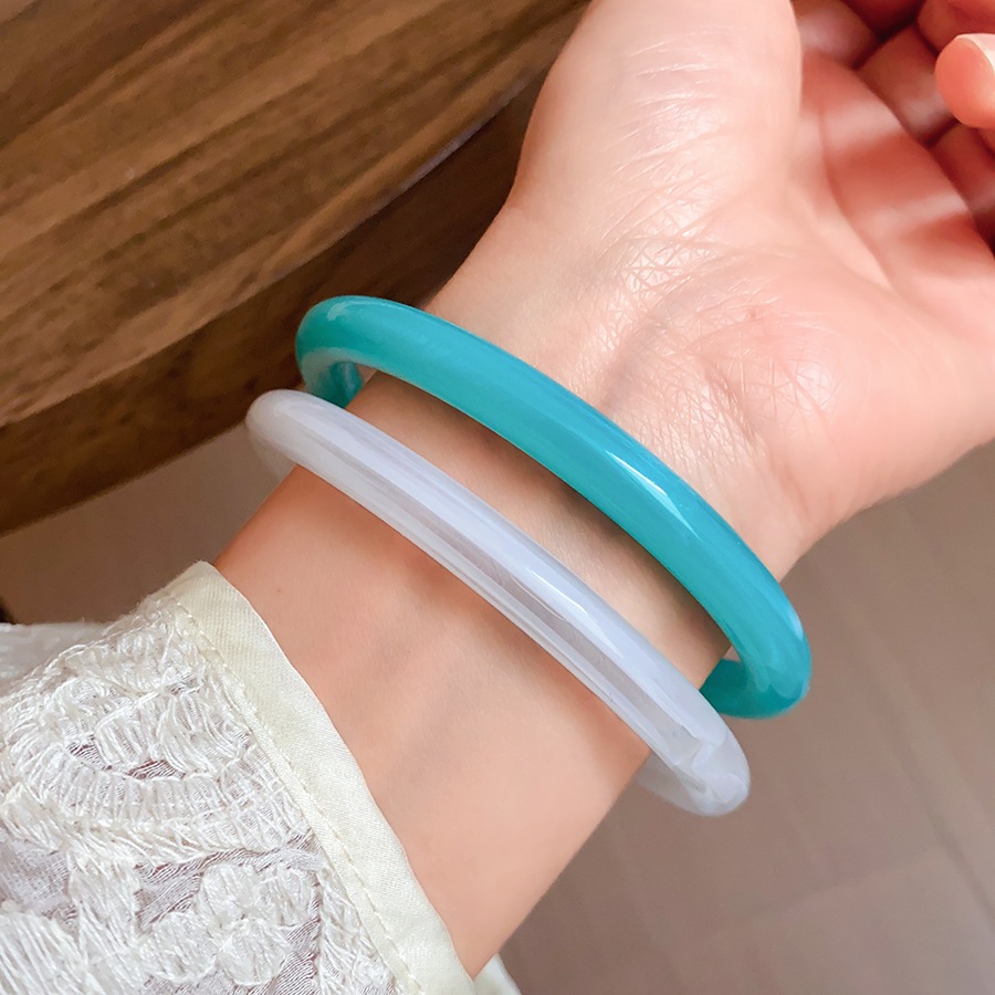Vòng tay nữ thời trang cổ điển, chất liệu nhựa acrylic mịn