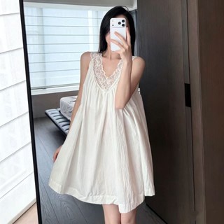 Váy ngủ yếm viền ren trắng dành cho nữ tinh khiết và nhẹ nhàng thích hợp khi mặc ở nhà