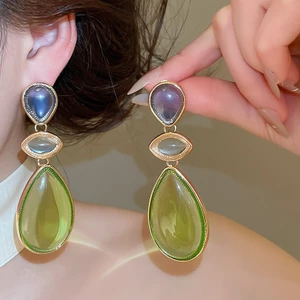 Bông tai thả đá giọt nước mạ vàng với hai tông màu tím & xanh lá cây bằng nhựa giọng cổ điển phong cách Pháp Trang sức hàng ngày dành cho nữ