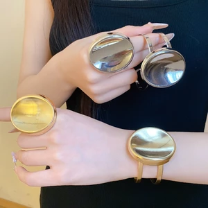 Vòng đeo tay hình tròn quá khổ bằng hợp kim bạc-Tone & Bộ nhẫn có thể điều chỉnh Trang sức tuyên bố tối giản dành cho nữ