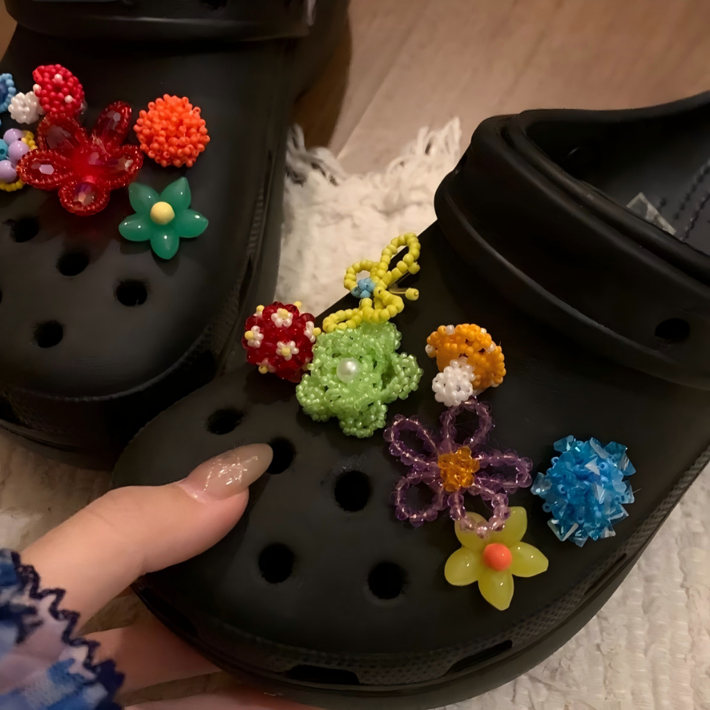 Phụ Nữ Bé Gái Tắc Sandal Giày DIY Quyến Rũ Phong Cách Dễ Thương Nhiều Màu Sắc Nấm Mặt Dây Chuyền Hoa Nút Lỗ Giày Trang Trí Bộ Phụ Kiện Quà Tặng