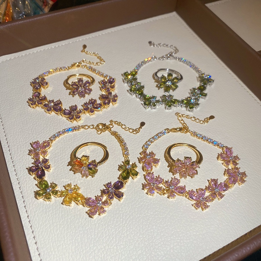 Vòng tay Cubic Zirconia hoa đầy màu sắc tông màu vàng, Dây chuyền có thể điều chỉnh với hoa CZ nhiều màu dành cho nữ