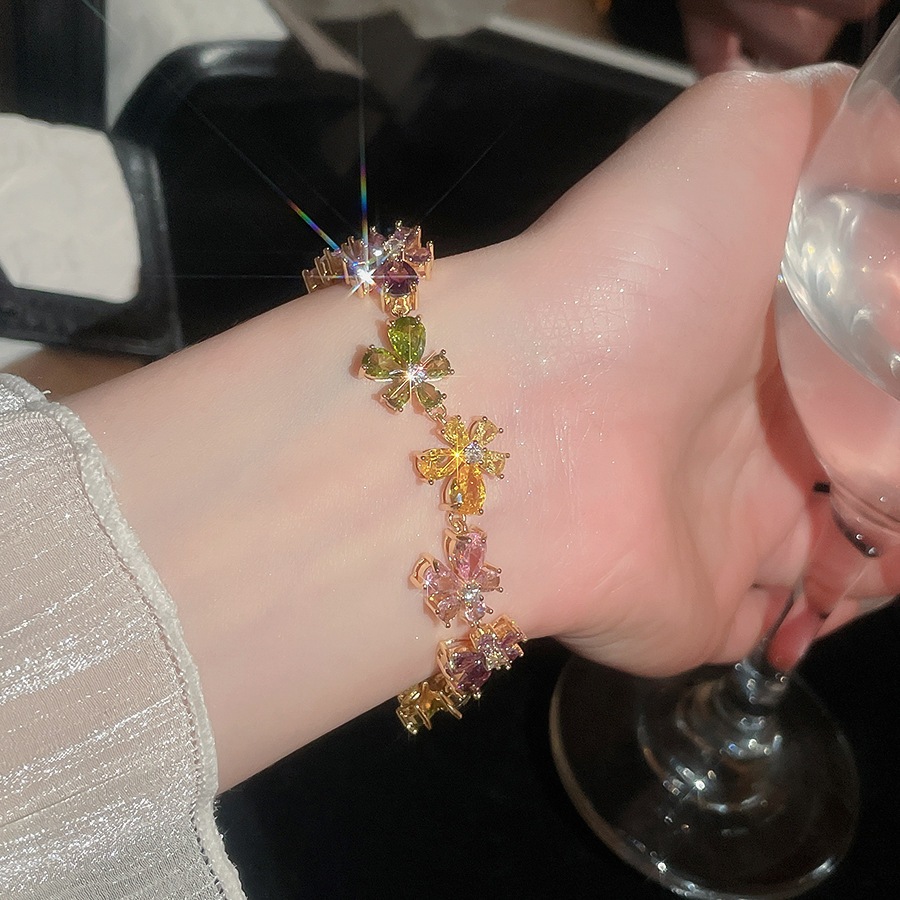 Vòng tay Cubic Zirconia hoa đầy màu sắc tông màu vàng, Dây chuyền có thể điều chỉnh với hoa CZ nhiều màu dành cho nữ