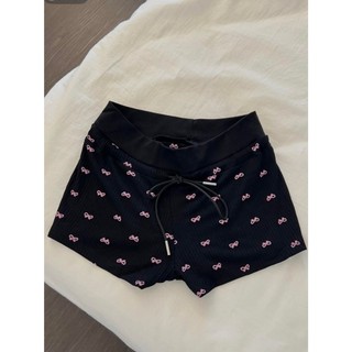 Bộ đồ ngủ in hình bướm quần short treo nữ có đệm ngực mặc ở nhà