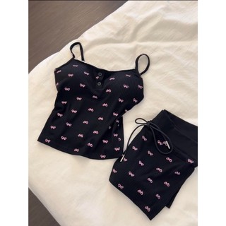 Bộ đồ ngủ in hình bướm quần short treo nữ có đệm ngực mặc ở nhà