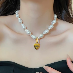 Vòng cổ ngọc trai Baroque với mặt dây chuyền trái tim vàng, vòng cổ ngắn phong cách cổ điển dành cho nữ
