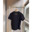 Áo thun ngắn tay ngoại cỡ Unisex, thẻ da tối giản dập nổi Logo chữ cái trên lưng – Đen / Trắng