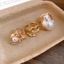 Bộ vòng 3 tông màu vàng có thể điều chỉnh với ngọc trai Baroque & kết cấu dung nham không đều, Nhẫn tuyên bố sang trọng tối giản dành cho nữ