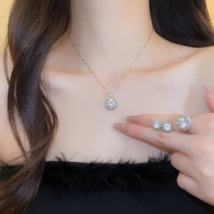 Bộ trang sức 3 món tông màu bạc với thiết kế hình khối & hào quang tròn nhiều màu, Vòng cổ sang trọng tối giản, Bộ bông tai nhẫn & đinh tán dành cho nữ
