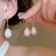 Bông tai móc thả ngọc trai màu bạc, Bông tai lủng lẳng màu trắng / hồng, Trang sức tối giản thanh lịch dành cho nữ