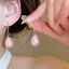 Bông tai móc thả ngọc trai màu bạc, Bông tai lủng lẳng màu trắng / hồng, Trang sức tối giản thanh lịch dành cho nữ