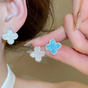 Bông tai cỏ ba lá màu bạc có viền kim cương giả & viền kim cương giả đầy đủ, Trang sức sang trọng hai tông màu trắng / xanh lấp lánh dành cho nữ