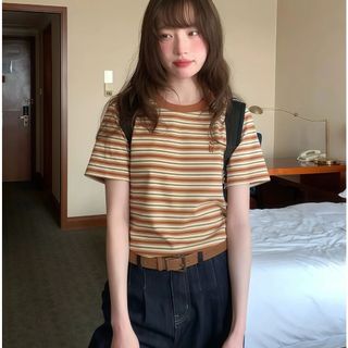 Áo thun ngắn tay thêu sọc "R" | Áo dáng rộng thường ngày - Fit Crew Neck Top