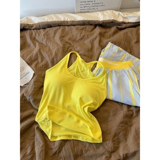 Bộ đồ ngủ vest đệm màu vàng dành cho nữ quần short sọc tại nhà