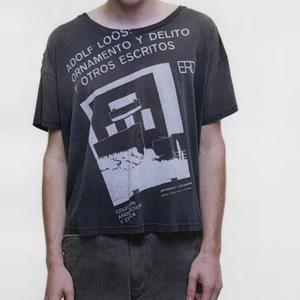 V. V. Arquitectura Graphic Oversized Boxy Tay Ngắn Tee Vintage Đen