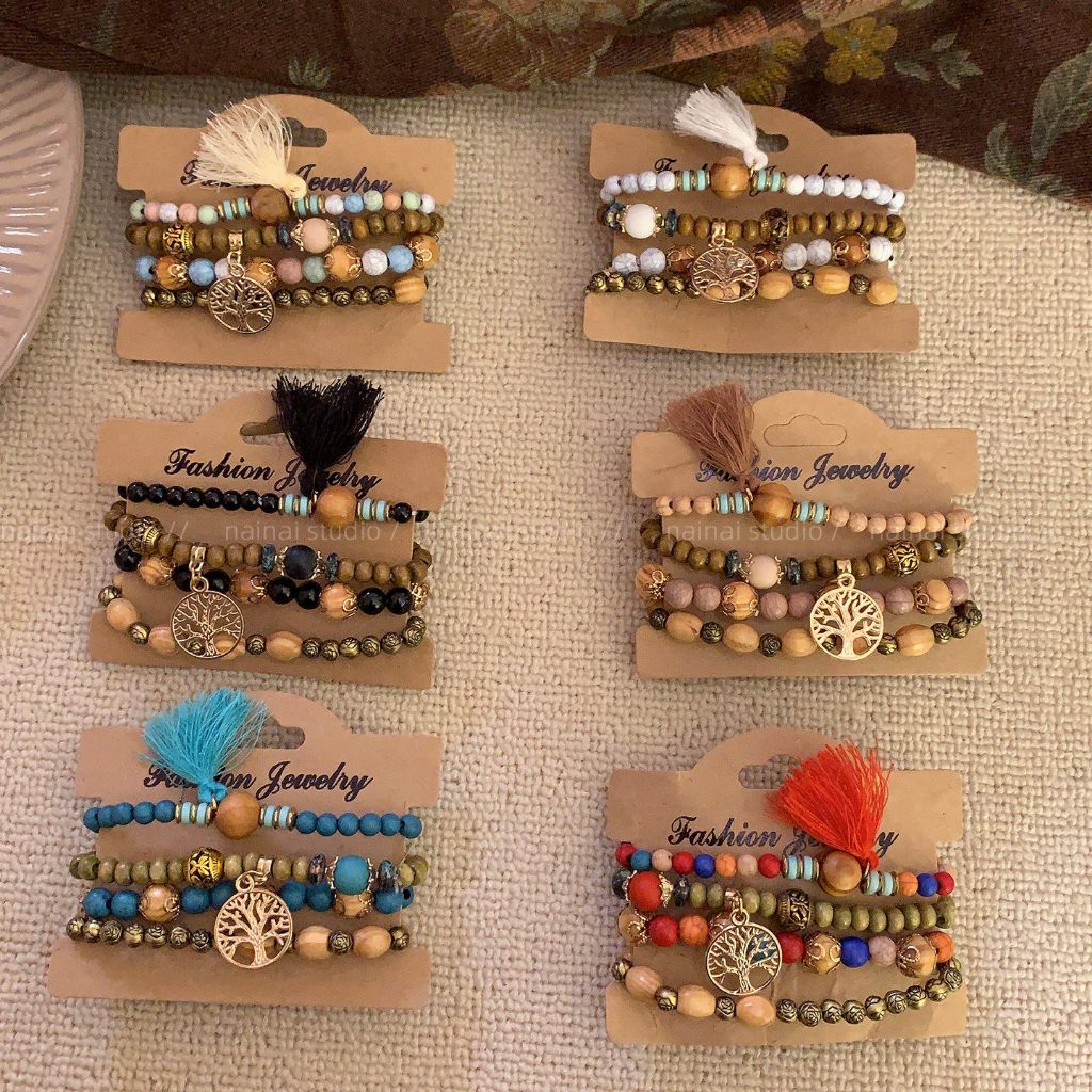 Vòng tay bohemian nhiều lớp gỗ đàn hương đính cườm, phong cách cổ điển và dân tộc, sang trọng và thoải mái.