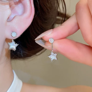 Bông tai Cubic Zirconia hình ngôi sao phía trước tông màu bạc, thiết kế hai chiều với hình tròn CZ & hình ngôi sao CZ thả, trang sức ngọt ngào tinh tế cho nữ