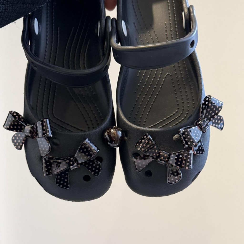 Phụ Nữ Bé Gái Tắc Sandal Giày DIY Quyến Rũ Phong Cách Dễ Thương Trắng Nơ Đen Mặt Dây Chuyền Nút Lỗ Giày Trang Trí Bộ Phụ Kiện Quà Tặng
