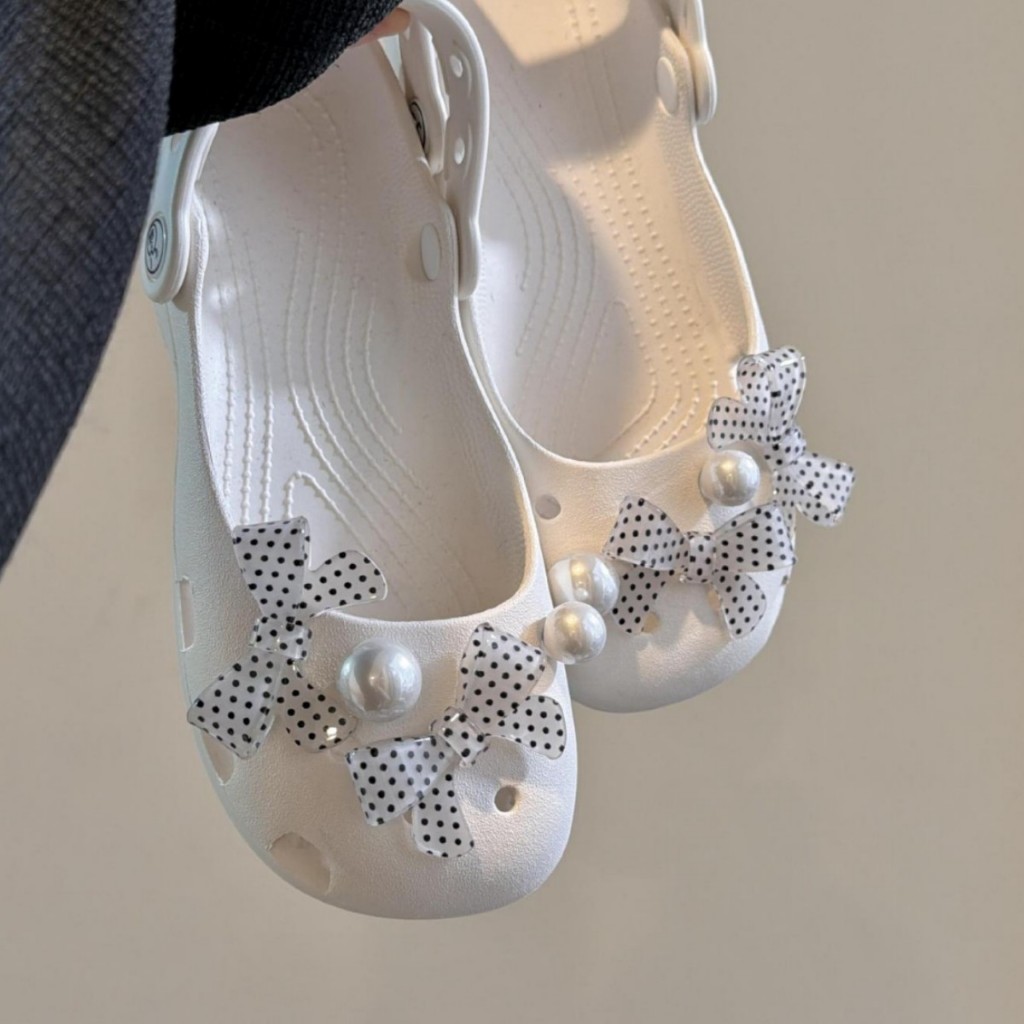 Phụ Nữ Bé Gái Tắc Sandal Giày DIY Quyến Rũ Phong Cách Dễ Thương Trắng Nơ Đen Mặt Dây Chuyền Nút Lỗ Giày Trang Trí Bộ Phụ Kiện Quà Tặng