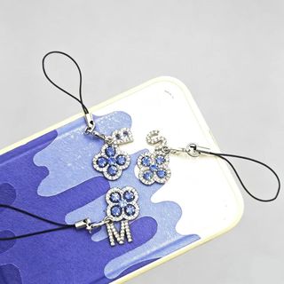 Mặt dây chuyền điện thoại di động diy Blue Diamond Four-leaf Clover Chữ cái tiếng Anh Mặt dây chuyền A-Z Mặt dây chuyền điện thoại di động Mặt dây chuyền