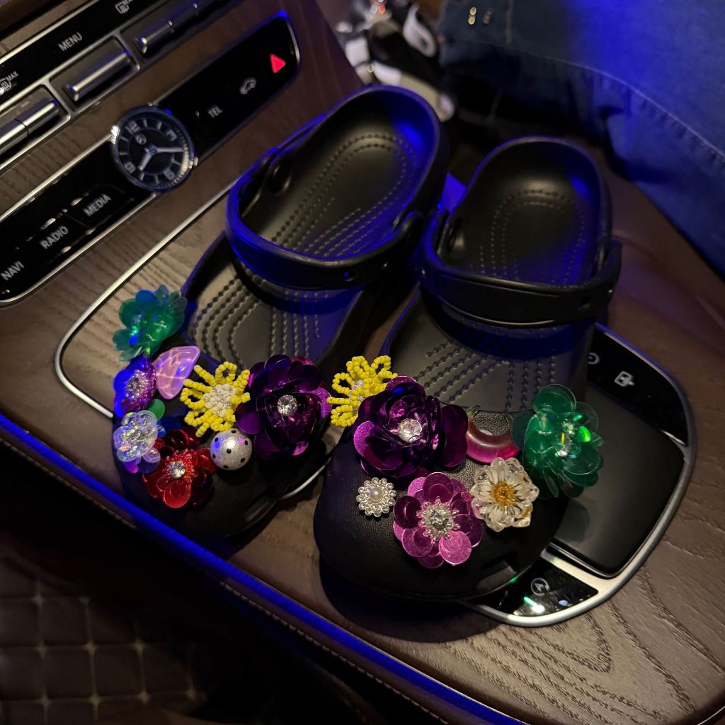 Phụ Nữ Bé Gái Tắc Sandal Giày DIY Quyến Rũ Phong Cách Vintage Nhiều Màu Sắc Hoa Mặt Dây Chuyền Nút Lỗ Giày Trang Trí Bộ Phụ Kiện Quà Tặng