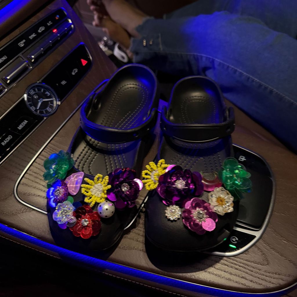 Phụ Nữ Bé Gái Tắc Sandal Giày DIY Quyến Rũ Phong Cách Vintage Nhiều Màu Sắc Hoa Mặt Dây Chuyền Nút Lỗ Giày Trang Trí Bộ Phụ Kiện Quà Tặng