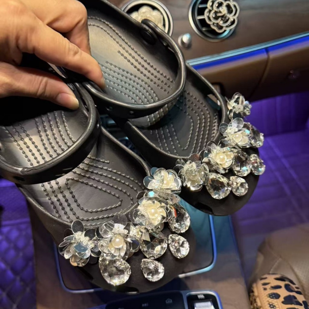 Phụ Nữ Bé Gái Tắc Sandal Giày DIY Quyến Rũ Bling Phong Cách Bạc Kim Cương Giả Mặt Dây Chuyền Nút Lỗ Giày Trang Trí Bộ Phụ Kiện Quà Tặng