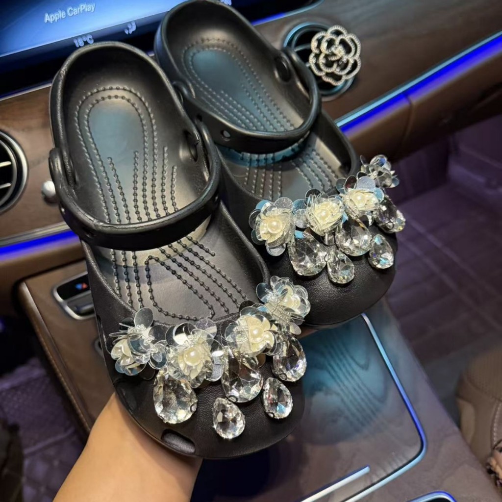 Phụ Nữ Bé Gái Tắc Sandal Giày DIY Quyến Rũ Bling Phong Cách Bạc Kim Cương Giả Mặt Dây Chuyền Nút Lỗ Giày Trang Trí Bộ Phụ Kiện Quà Tặng
