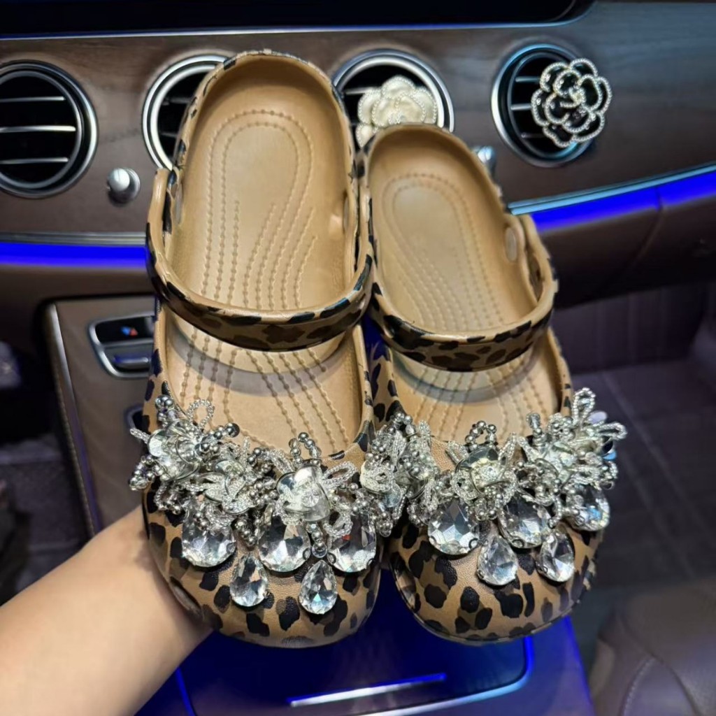 Phụ Nữ Bé Gái Tắc Sandal Giày DIY Quyến Rũ Bling Phong Cách Bạc Kim Cương Giả Mặt Dây Chuyền Nút Lỗ Giày Trang Trí Bộ Phụ Kiện Quà Tặng