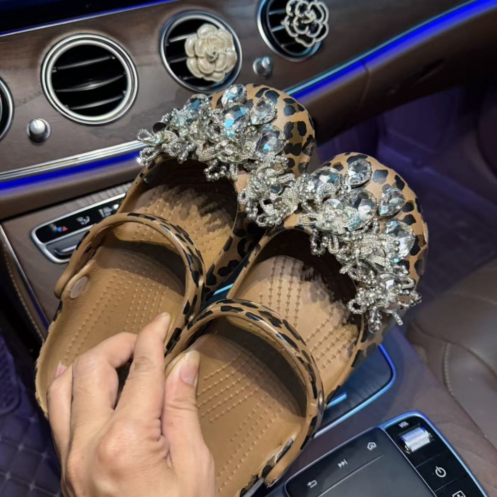 Phụ Nữ Bé Gái Tắc Sandal Giày DIY Quyến Rũ Bling Phong Cách Bạc Kim Cương Giả Mặt Dây Chuyền Nút Lỗ Giày Trang Trí Bộ Phụ Kiện Quà Tặng