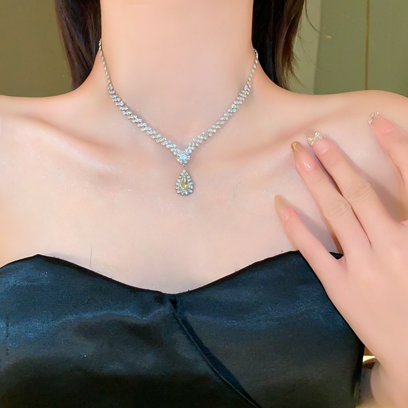 Vòng cổ bông tai tua rua kim cương nhỏ giọt 2 bộ ánh sáng sang trọng cao cấp cảm giác xương đòn dây chuyền phụ kiện thời trang nữ