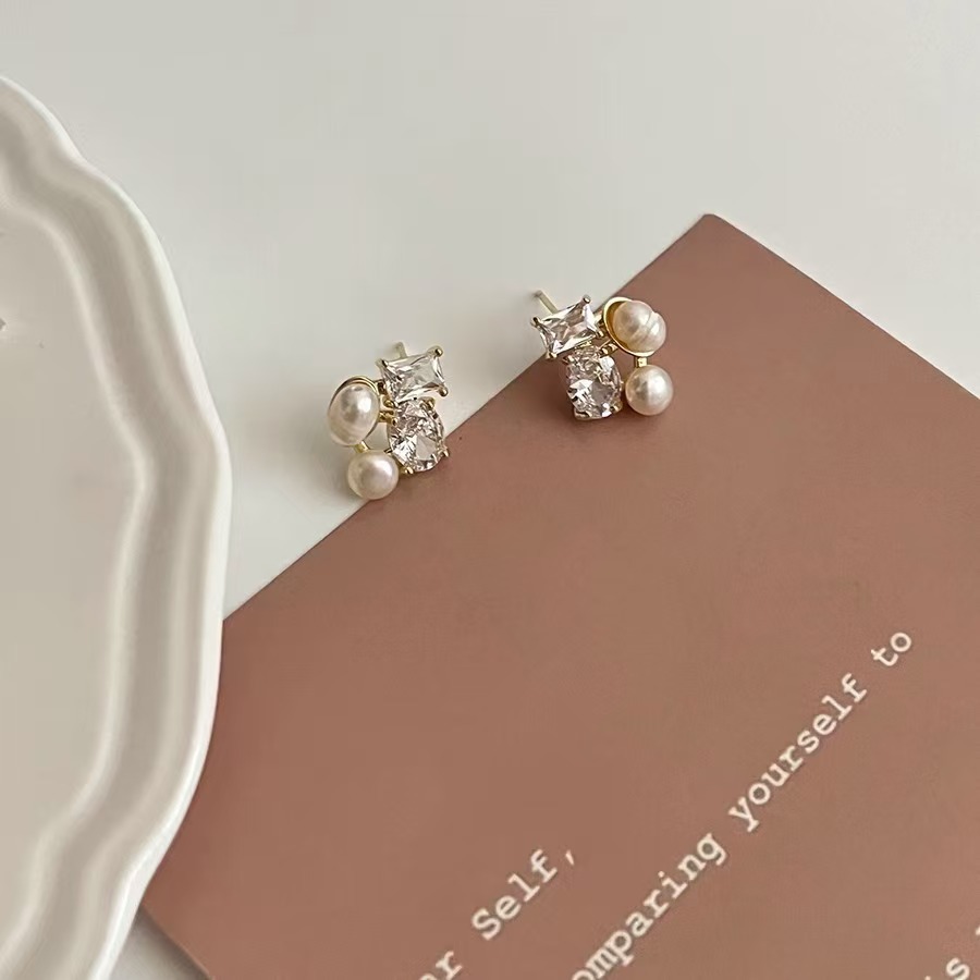 Bông Tai Ngọc Trai Đính Đá Zircon Vuông Chốt Bạc 925 Thanh Lịch Cho Nữ