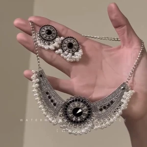 Bộ nhiều màu • Vòng cổ tua rua bạc Miao phong cách Trung Quốc mới + Bộ bông tai phong cách dân tộc cổ điển Dây chuyền xương đòn ngọc trai Thiết kế thích hợp Vòng cổ bé gái khí chất phù hợp