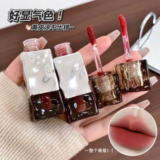 Kakashow Misty Soft Lip Glaze Velvet Matte Lâu trôi không dính Cup Lipstick Thân thiện với học sinh Ngân sách Da Brightening Lip Tint NO.C656