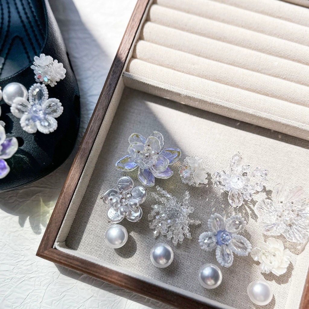 Phụ Nữ Bé Gái Tắc Sandal Giày DIY Quyến Rũ Phong Cách Cổ Tích Ngọc Trai Hoa Mặt Dây Chuyền Nút Lỗ Giày Trang Trí Bộ Phụ Kiện Quà Tặng