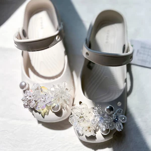 Phụ Nữ Bé Gái Tắc Sandal Giày DIY Quyến Rũ Phong Cách Cổ Tích Ngọc Trai Hoa Mặt Dây Chuyền Nút Lỗ Giày Trang Trí Bộ Phụ Kiện Quà Tặng