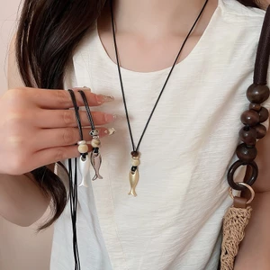Vòng cổ mặt dây chuyền cá dây đen, tông màu vàng / bạc / trắng với hạt giống tự nhiên, trang sức giản dị cổ điển dành cho nữ và nam giới