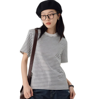 Cô gái Pháp Vibes trong áo thun sọc đen trắng này!