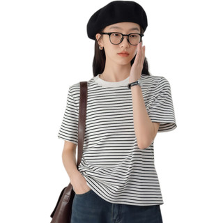 Cô gái Pháp Vibes trong áo thun sọc đen trắng này!