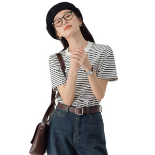 Cô gái Pháp Vibes trong áo thun sọc đen trắng này!
