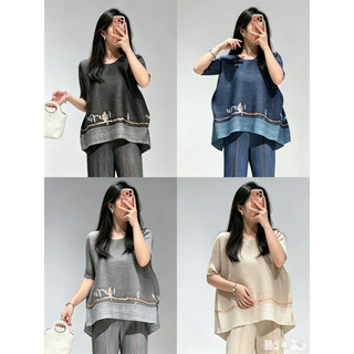 Miyake Phong Cách Hồ Sơ Xếp Ly Top Rời Tây Tạng Thịt Ôm Hơn Cổ Tròn Tay Ngắn In Hình