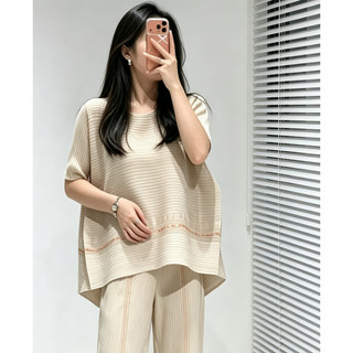 Miyake Phong Cách Hồ Sơ Xếp Ly Top Rời Tây Tạng Thịt Ôm Hơn Cổ Tròn Tay Ngắn In Hình