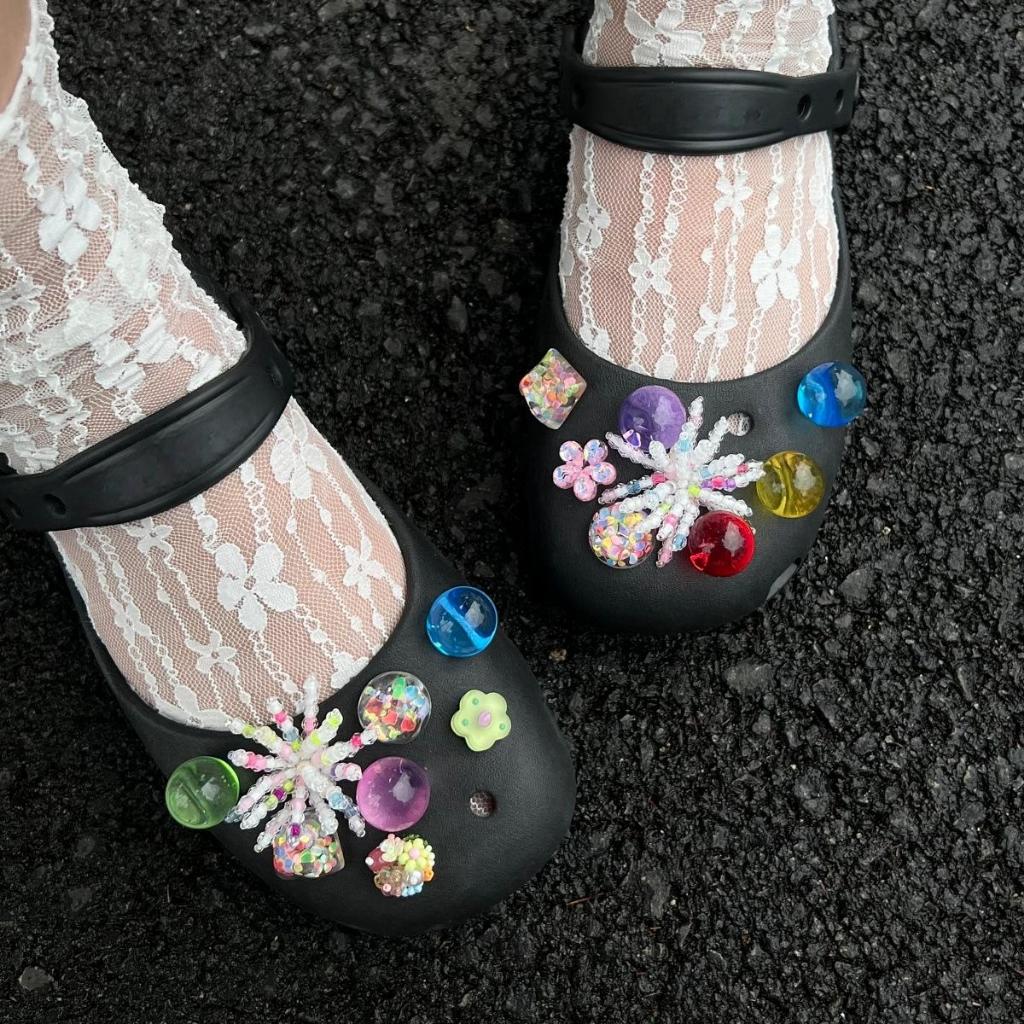 Phụ Nữ Bé Gái Tắc Sandal Giày DIY Quyến Rũ Phong Cách Dễ Thương Nhiều Màu Sắc Hoa Mặt Dây Chuyền Nút Lỗ Giày Trang Trí Bộ Phụ Kiện Quà Tặng