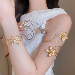 Vòng đeo tay hoa màu vàng, Vòng tay cánh tay trên bằng kim loại được đánh bóng, Trang sức tuyên bố thanh lịch dành cho nữ Đảng & Trang phục cô dâu